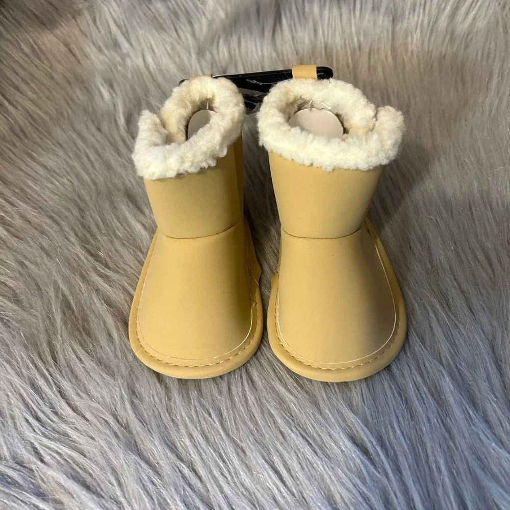 Carter's Child Of Mine Crib Shoes Baby's Size 3-6 Months Beige Boots Booties